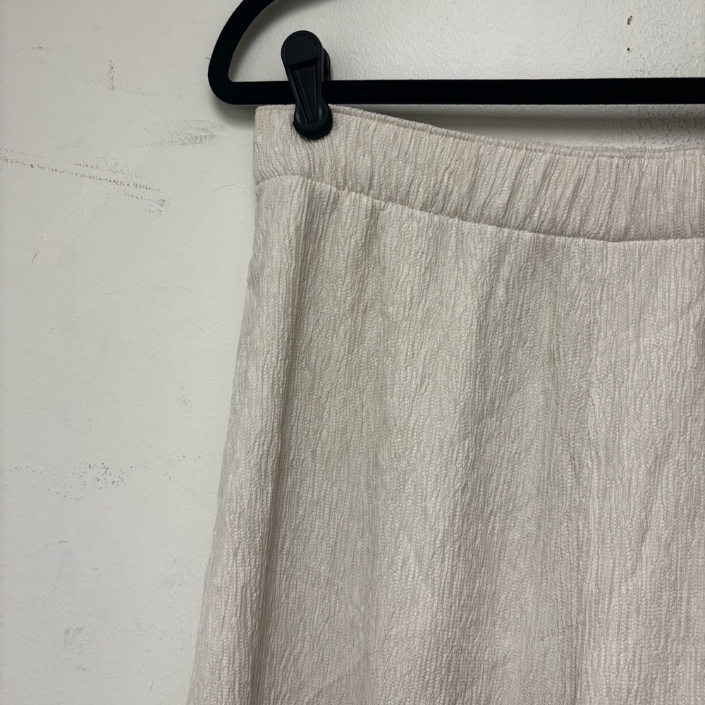 Abercrombie & Fitch Crinkle Textured Pull On Pant - Picture 3 of 10